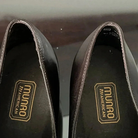 Munro ladies heeled loafers. Size 11M, leather, excellent cond.,  Brown trend! - Picture 11 of 15